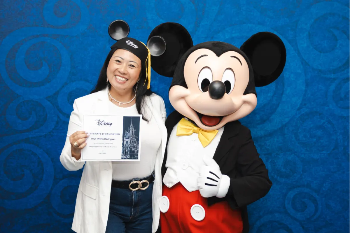 Participante do Programa Salto Alto com certificado do curso no Disney Institute
