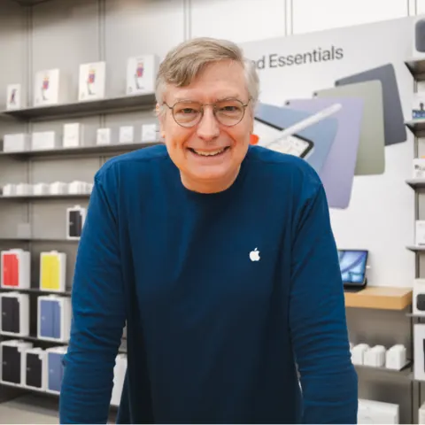 Gary Comer, Diretor Regional da Apple